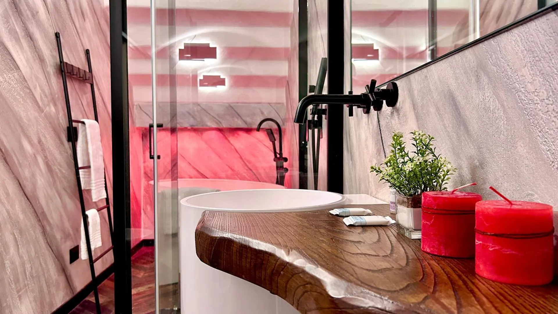 Suite Torre Elvira Florence 0*,  Italy